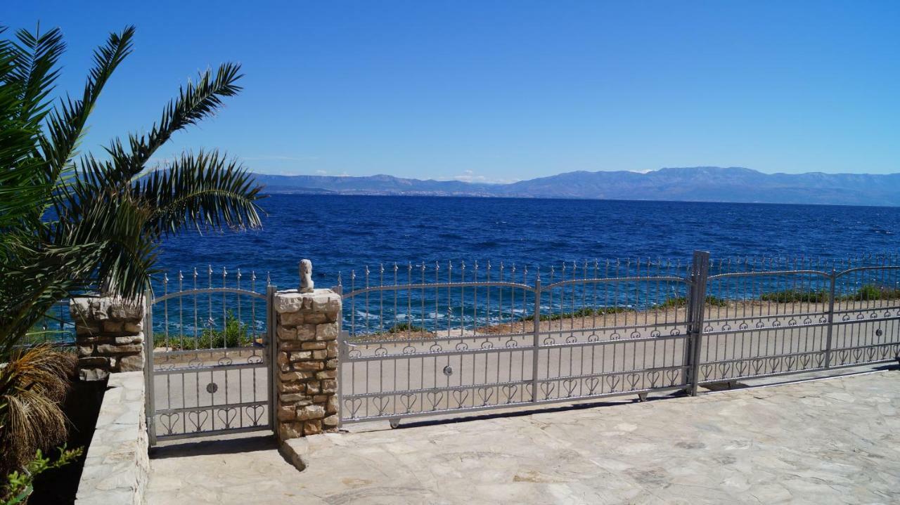 Schönes Ferienhaus direkt am Meer Stomorska Exterior foto